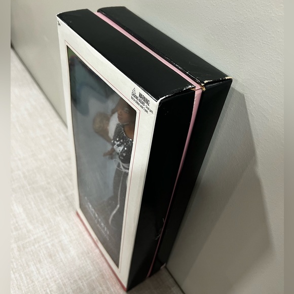 Zodiac Barbie Capricorn 2004 - Picture 2 of 6